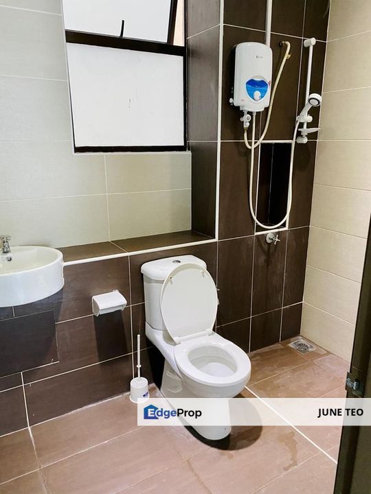 Strategic Location Fully Furnished Good Condition Low Floor Pool View 2room Apt @ Seri Austin Residence for Sale, Johor, Johor Bahru