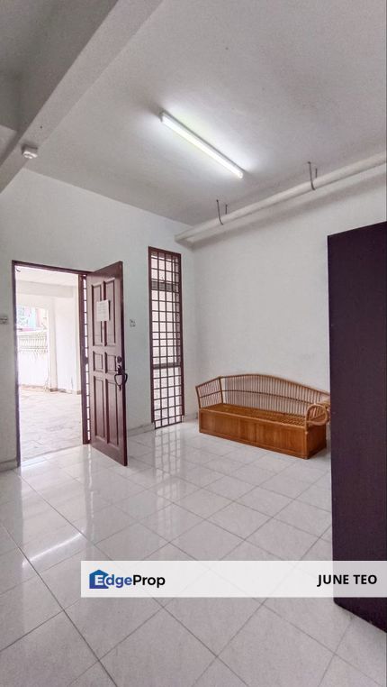 Strategic Location Renovated Partial Furnished 2sty Terrace @ Desa Skudai for Rent, Johor, Skudai