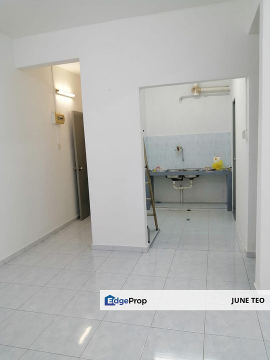Low Floor Good Condition Basic Fittings 3room Walk Up Flat @ Flora Height for Rent, Johor, Pasir Gudang