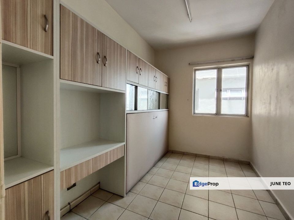 Mid Floor Partial Furnished Good Condition 3room Apt @ Prima Regency for Rent, Johor, Plentong