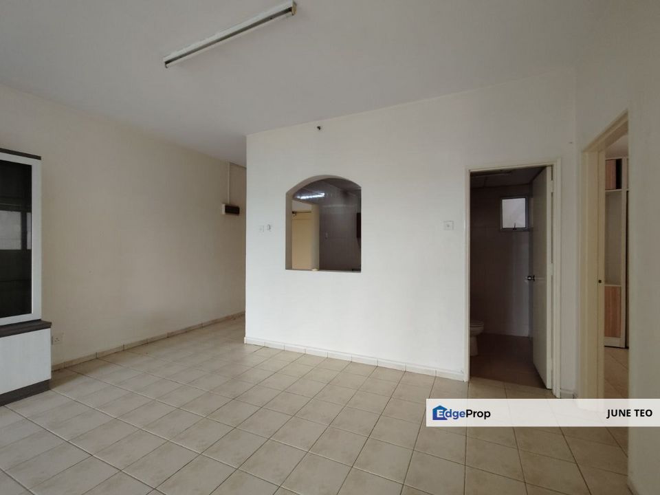 Mid Floor Partial Furnished Good Condition 3room Apt @ Prima Regency for Rent, Johor, Plentong