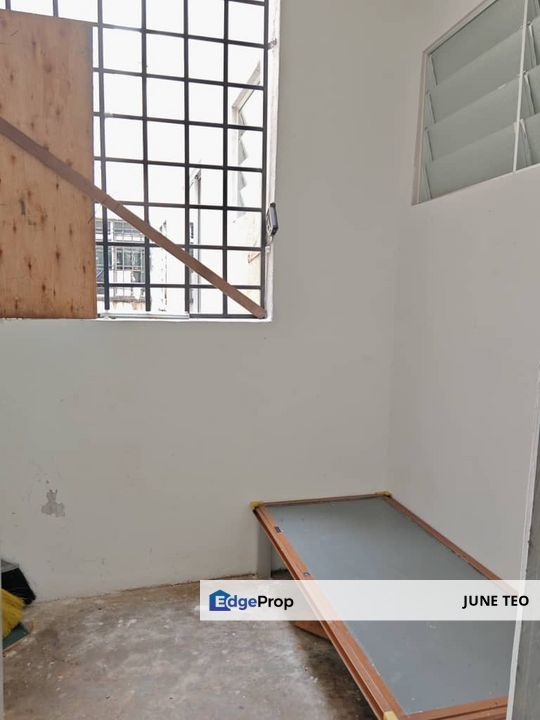 High Floor Basic Fitting 3room Walk Up Flat @ Flora Height for Rent / Sale, Johor, Pasir Gudang