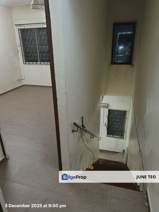 Strategic Location Renovated Extended Good Condition 2sty Low Cost House @ Damai Jaya for Rent, Johor, Skudai