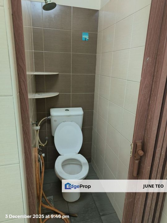 Strategic Location Renovated Extended Good Condition 2sty Low Cost House @ Damai Jaya for Rent, Johor, Skudai