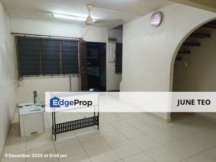 Strategic Location Renovated Extended Good Condition 2sty Low Cost House @ Damai Jaya for Rent, Johor, Skudai