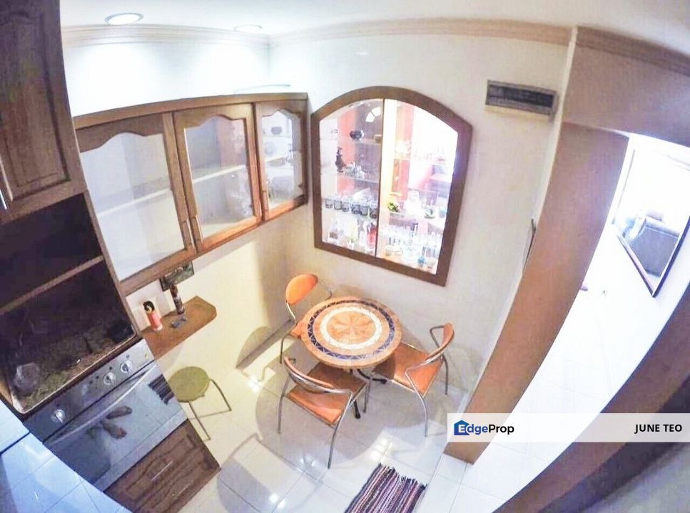 Strategic Location Low Floor Golf View Fully Furnished Good Condition 3room Apt @ Prima Regency for Rent, Johor, Plentong