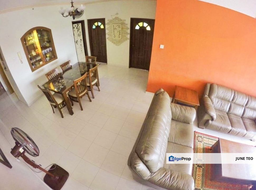 Strategic Location Low Floor Golf View Fully Furnished Good Condition 3room Apt @ Prima Regency for Rent, Johor, Plentong