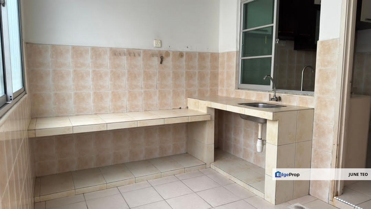 Partial Furnished Good Condition Strategic Location 2sty Terrace @ Gaya for Rent, Johor, Ulu Tiram