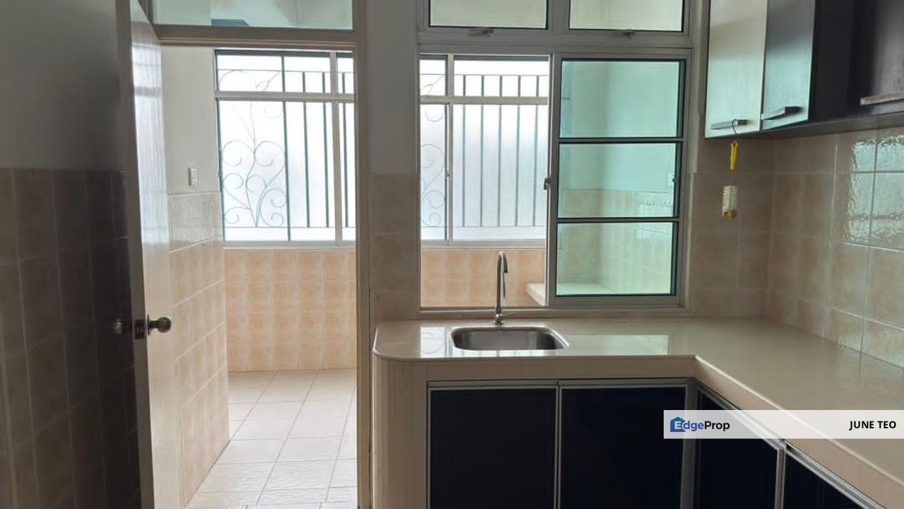 Partial Furnished Good Condition Strategic Location 2sty Terrace @ Gaya for Rent, Johor, Ulu Tiram