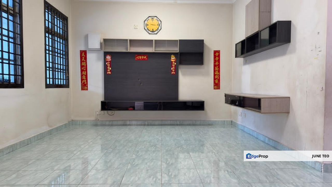 Partial Furnished Good Condition Strategic Location 2sty Terrace @ Gaya for Rent, Johor, Ulu Tiram