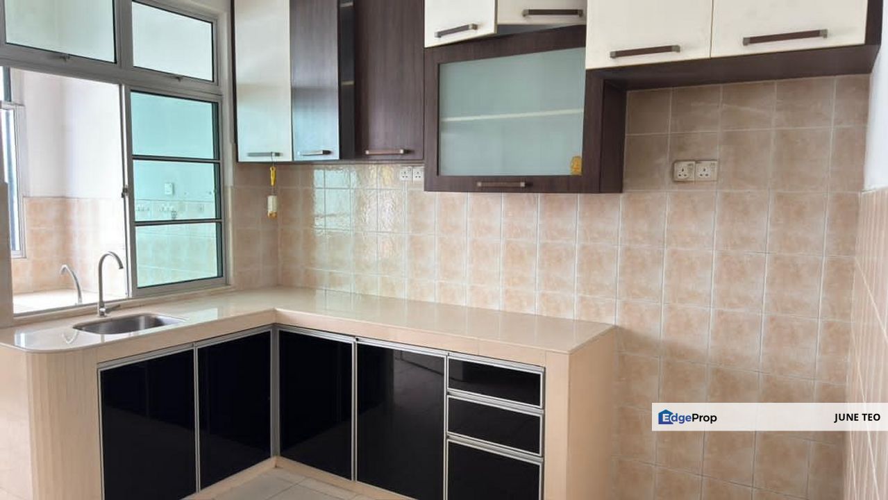 Partial Furnished Good Condition Strategic Location 2sty Terrace @ Gaya for Rent, Johor, Ulu Tiram