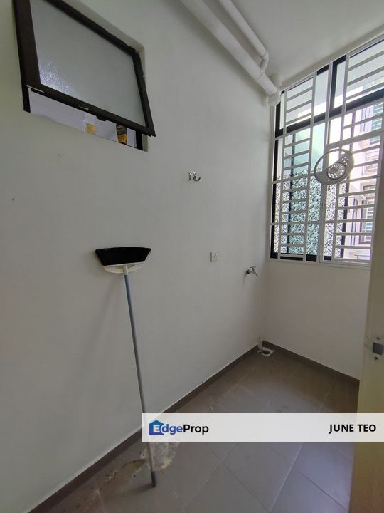 Strategic Location Basic Fittings High Floor Good Condition 4room Apt @ Jentayu Residence for Rent, Johor, Tampoi