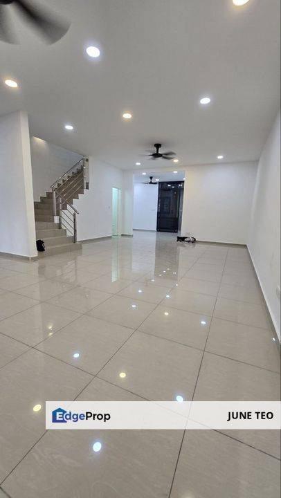 Partial Furnished Renovated Good Condition Spacious 2sty Semi D @ Bukit Jaya for Rent, Johor, Ulu Tiram