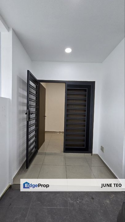 Partial Furnished Renovated Good Condition Spacious 2sty Semi D @ Bukit Jaya for Rent, Johor, Ulu Tiram