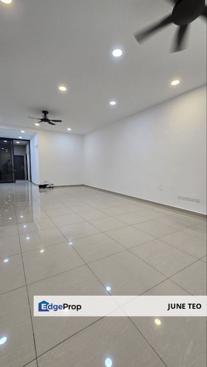 Partial Furnished Renovated Good Condition Spacious 2sty Semi D @ Bukit Jaya for Rent, Johor, Ulu Tiram