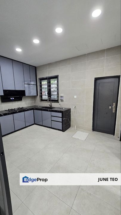 Partial Furnished Renovated Good Condition Spacious 2sty Semi D @ Bukit Jaya for Rent, Johor, Ulu Tiram