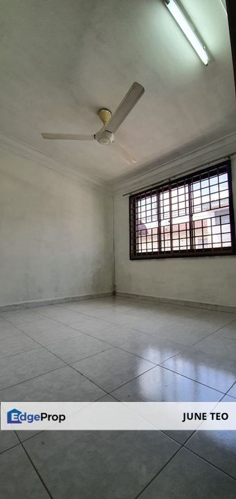 Renovated Good Condition Basic Fittings 2sty Low Cost House @ Skudai Baru for Rent, Johor, Skudai