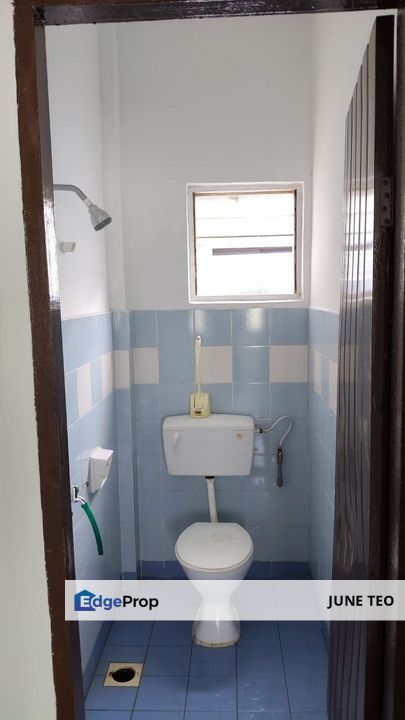 Strategic Location Original Basic Furnished Good Condition High Floor Walk Up Flat @ Gaya for Rent, Johor, Ulu Tiram