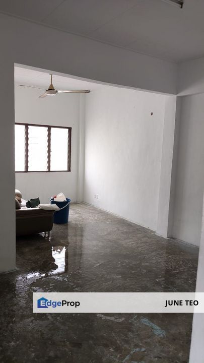 Strategic Location Original Basic Furnished Good Condition High Floor Walk Up Flat @ Gaya for Rent, Johor, Ulu Tiram