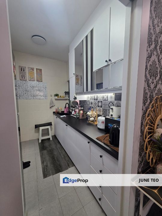 Strategic Location Good Condition Fully Furnished High Floor 2room Apt @ Suriamas Suite for Rent, Johor, Johor Bahru