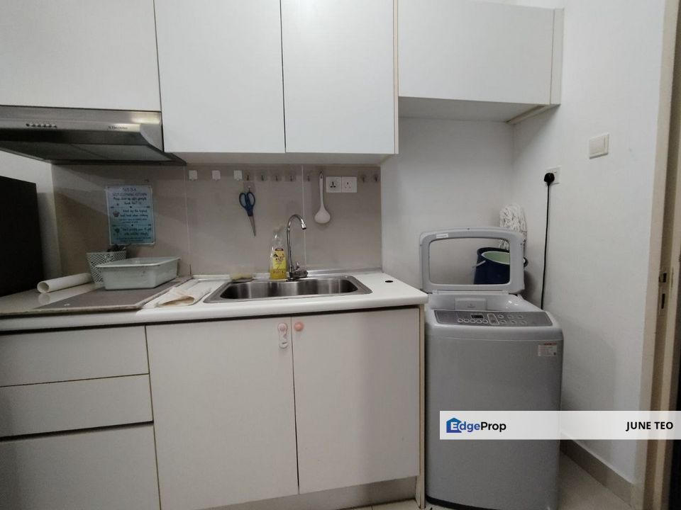 Strategic Location Good Condition Low Floor Fully Furnished Studio @ Parc Regency for Rent, Johor, Masai