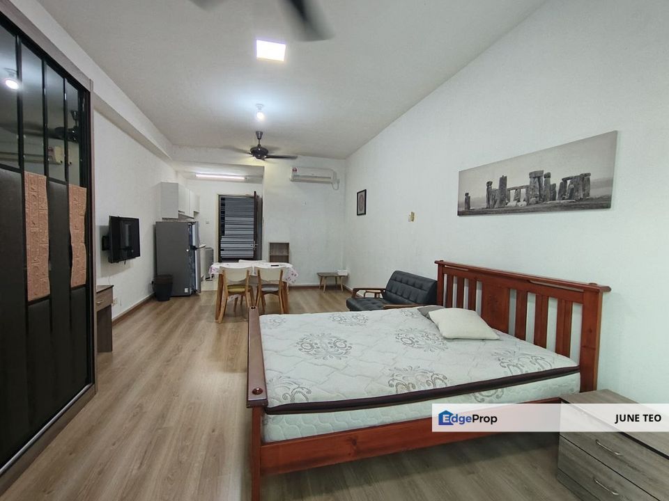 Strategic Location Good Condition Low Floor Fully Furnished Studio @ Parc Regency for Rent, Johor, Masai