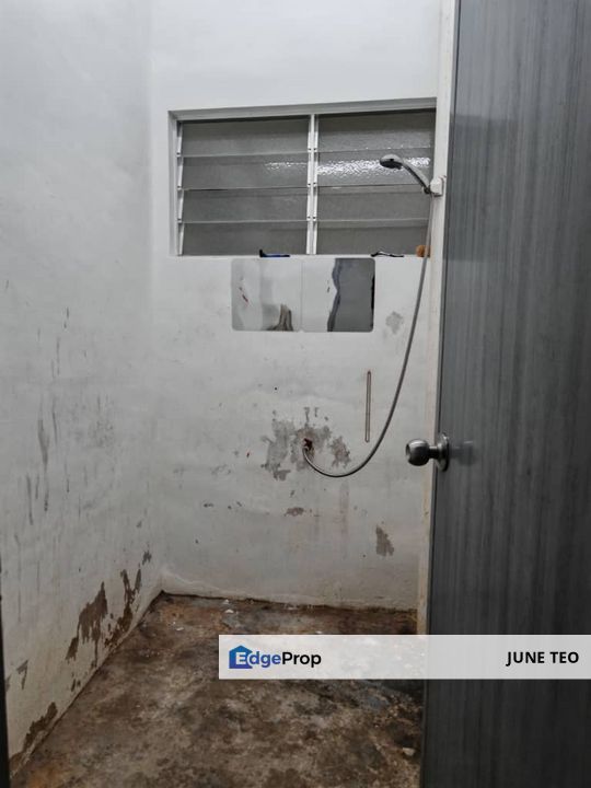 High Floor Basic Fitting 3room Walk Up Flat @ Flora Height for Rent / Sale, Johor, Pasir Gudang