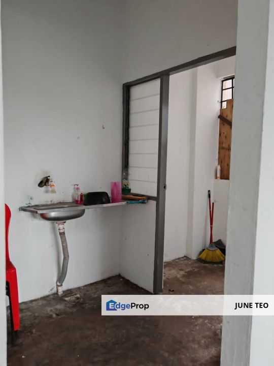 High Floor Basic Fitting 3room Walk Up Flat @ Flora Height for Rent / Sale, Johor, Pasir Gudang