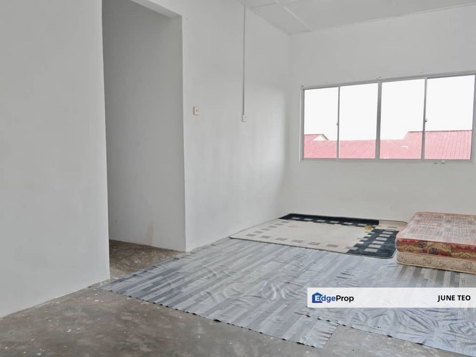 High Floor Basic Fitting 3room Walk Up Flat @ Flora Height for Rent / Sale, Johor, Pasir Gudang