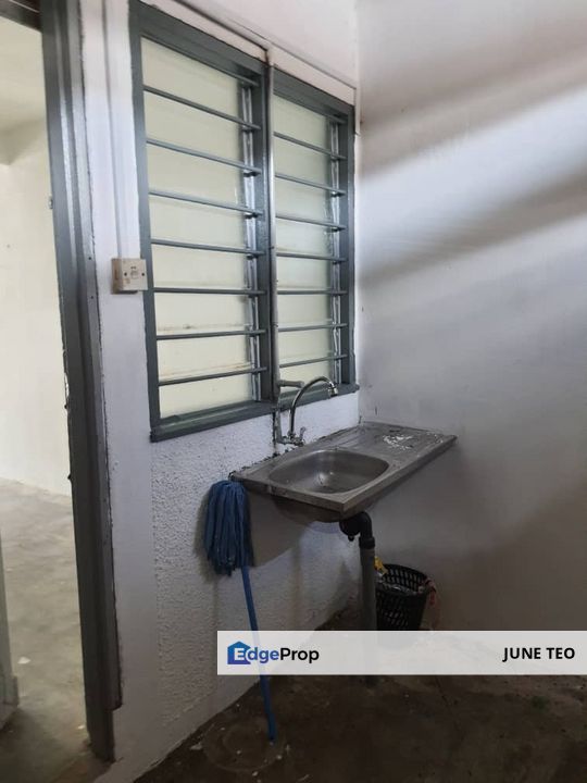 Original Unfurnished Good Condition 2sty Low Cost Terrace @ Pasir Putih for Rent, Johor, Pasir Gudang