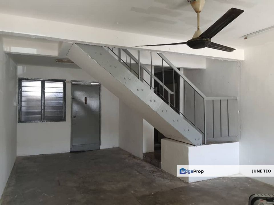 Original Unfurnished Good Condition 2sty Low Cost Terrace @ Pasir Putih for Rent, Johor, Pasir Gudang
