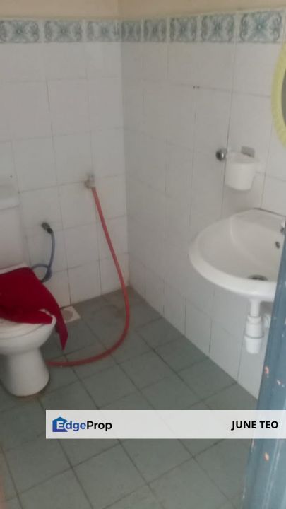 Unfurnished Basic Fitting Good Condition 2sty Low Cost House @ Sri Saujana for Rent, Johor, Kota Tinggi