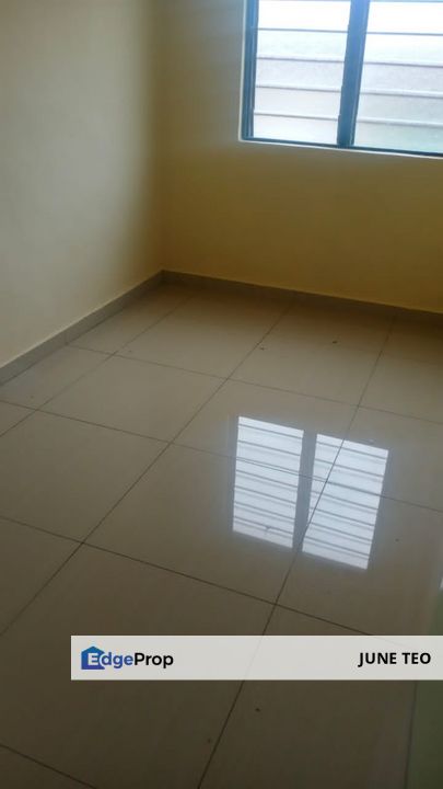 Unfurnished Basic Fitting Good Condition 2sty Low Cost House @ Sri Saujana for Rent, Johor, Kota Tinggi