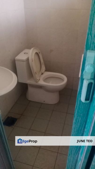 Unfurnished Basic Fitting Good Condition 2sty Low Cost House @ Sri Saujana for Rent, Johor, Kota Tinggi