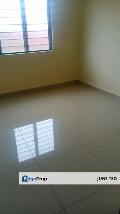 Unfurnished Basic Fitting Good Condition 2sty Low Cost House @ Sri Saujana for Rent, Johor, Kota Tinggi