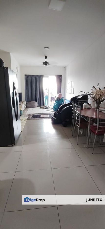 Strategic Location Partial Furnished 2room Apt @ Season for Sale, Johor, Johor Bahru