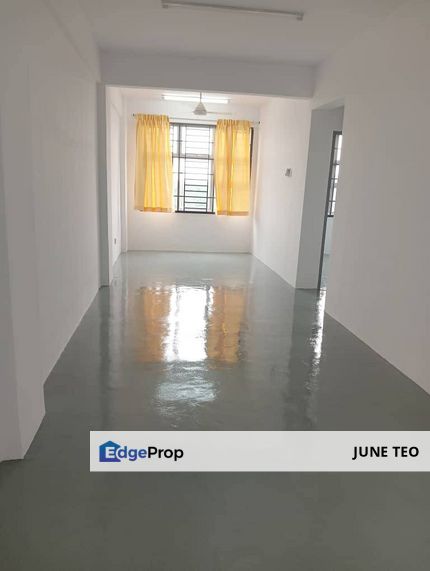 Basic Furnished Good Condition 3room Apt @ Pangsapuri Pulai Mutiara 3 for Rent, Johor, Johor Bahru