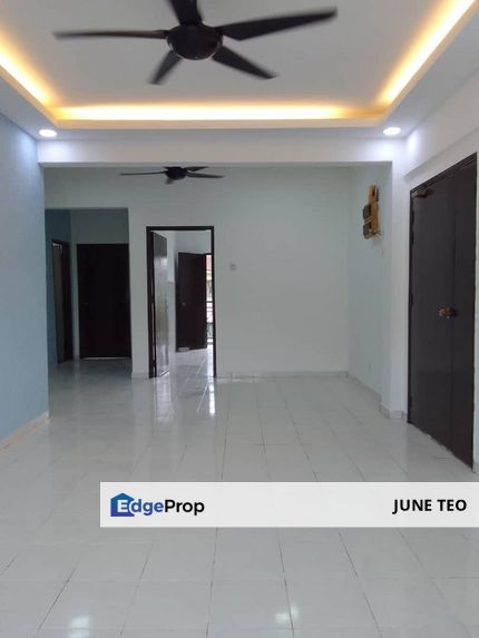 High Floor Unfurnished Good Condition 3room Apt @ Lily & Jasmine for Sale, Johor, Tampoi