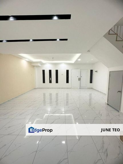 Renovated Extended Good Condition 2sty Terrace End Lot @ Selesa Jaya for Sale, Johor, Skudai