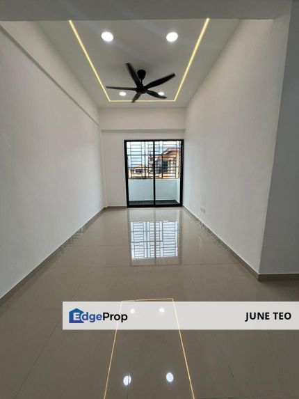 High Floor Renovated Move in Condition 3room Walk Up Flat @ Ros Merah Flat for Sale, Johor, Johor Bahru