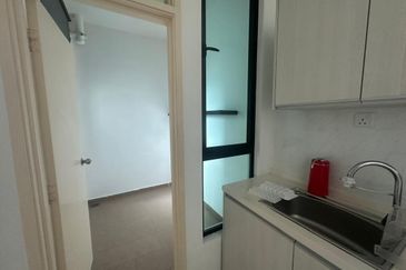 D'Summit Residences @ Kempas Utama