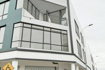 Taman Mount Austin Commercial