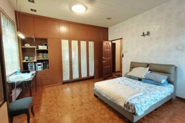 Stulang Laut / Darat