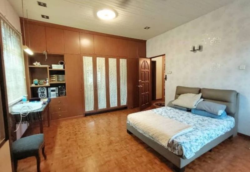 Stulang Laut / Darat