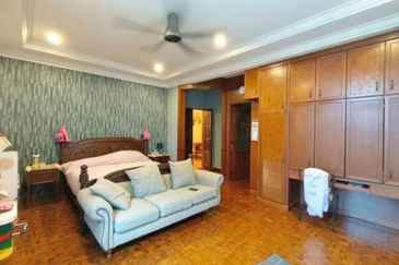 Stulang Laut / Darat