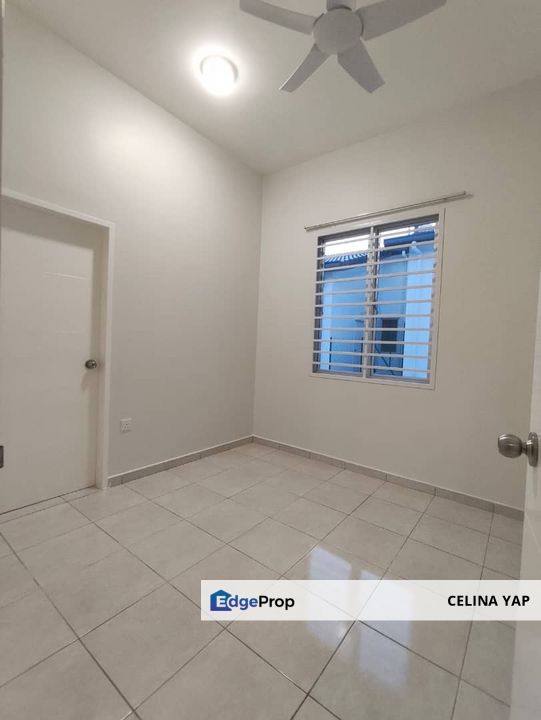 Rent !! Partially Furnish Tiara Sendayan Brand New House , Negeri Sembilan, Seremban