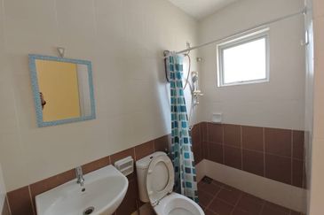 Alam Sanctuary/ALAM PUTRA/END LOT/TOWN HOUSE/LOWER FLOOR