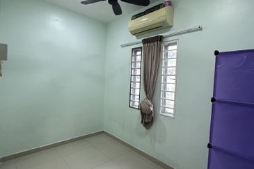 2 STOREY TERRACE/PUCHONG UTAMA/END LOT