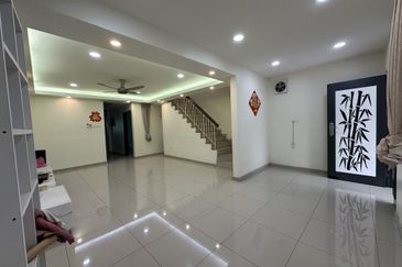 2 STOREY TERRACE/PUCHONG UTAMA/END LOT