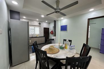 2 STOREY TERRACE/PUCHONG UTAMA/END LOT
